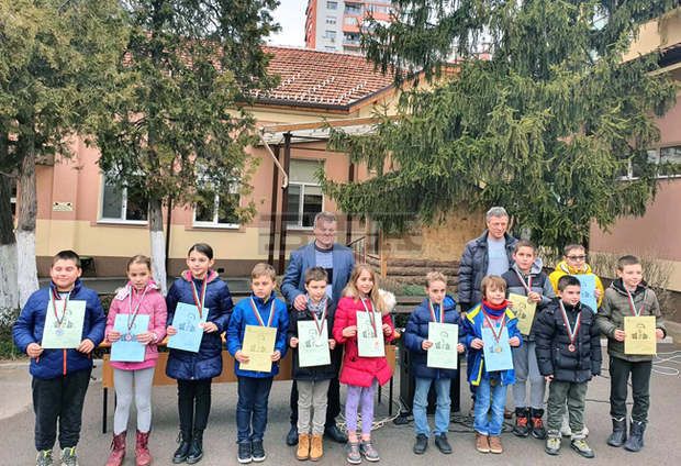 Съюзът на математиците в България организира в Плевен състезание за ученици, посветено на Васил Левски Съюзът на математиците в България организира в Плевен състезание за ученици, посветено на Васил Левски