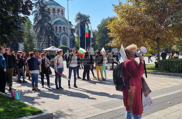 В Плевен граждани отново протестираха срещу "зеления" сертификат