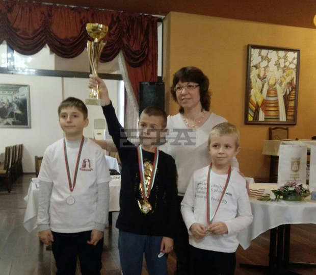 В Плевен се изпълнява програма за популяризиране на шахмата сред учениците