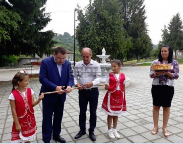В свищовското село Българско Сливово бе открит обновеният централен площад В свищовското село Българско Сливово бе открит обновеният централен площад
