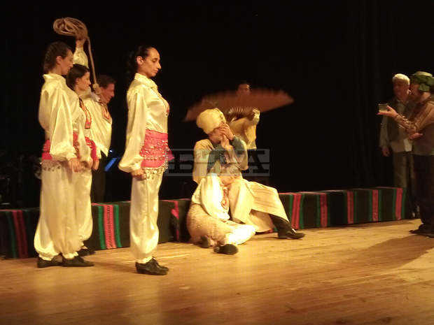 Театрално-музикалният център в Разград представя премиерата на спектакъла "Под чинара"