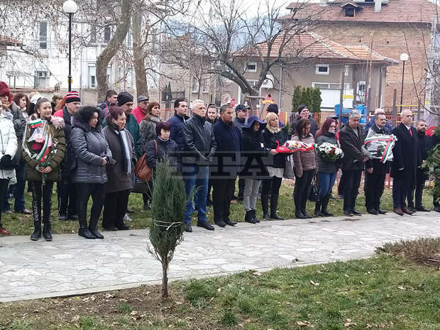 Пещера отбеляза 142 години от Освобождението на града от османско владичество