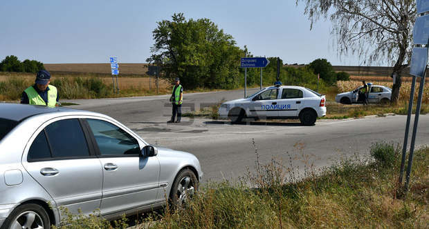 Незаконно оръжие, боеприпаси, ловни трофеи и кожи са иззети в община Завет