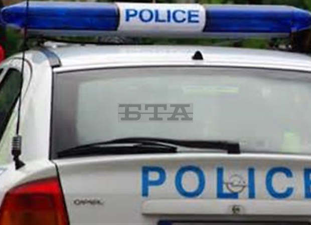 Нелегален алкохол е открит от митнически и полицейски служители в Харманли