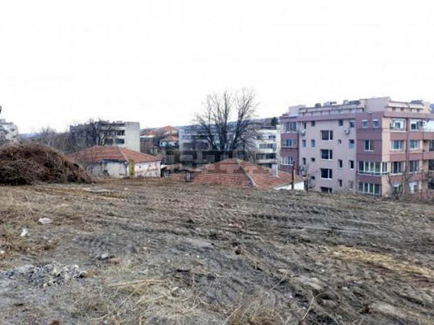 В община Свищов започна почистването на знакови места и територии