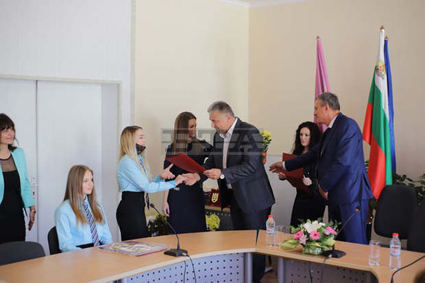 Попово празнува 137 години от обявяването му за град