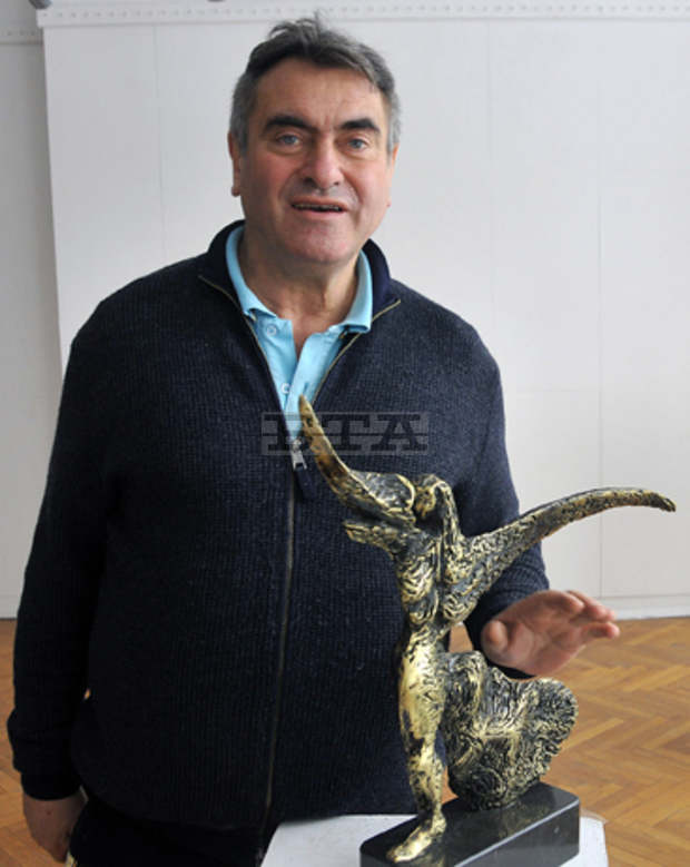 Житейски скулптурни истории разказва в изложба в Троян Александър Пройнов - Апер