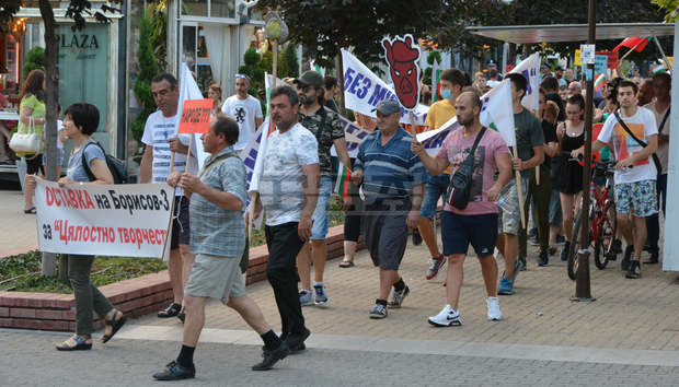 "Let it be" стана емблема на протеста в Хасково на 11-ия ден