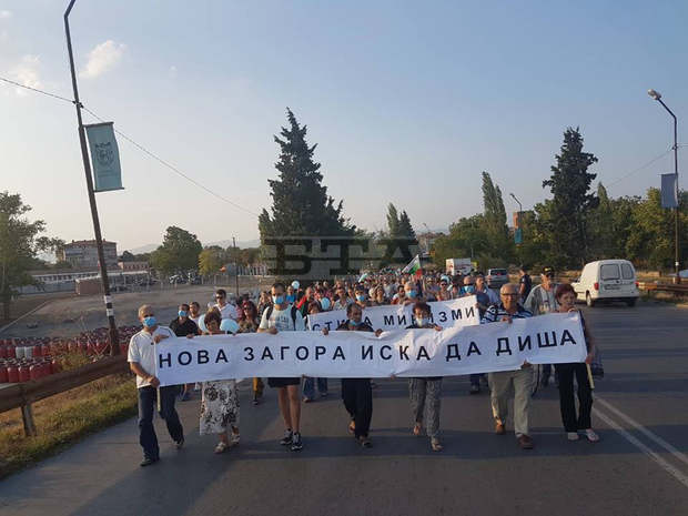 Новозагорци протестираха срещу инсталация за биогаз Новозагорци протестираха срещу инсталация за биогаз