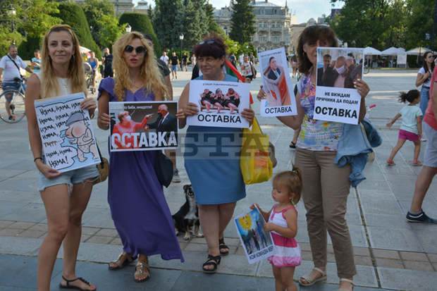 Протест срещу управлението на България има за дванайсета вечер в Русе