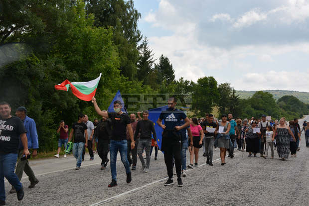 Жителите на  ловешкото село Малиново блокираха главния път София - Варна заради проблеми с водоподаването