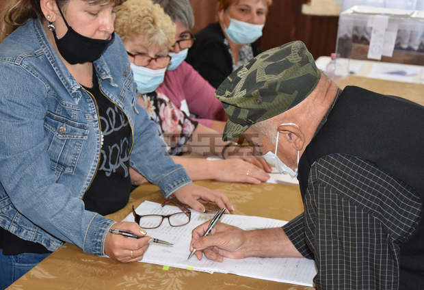 Нормално започнаха частичните избори във Варненска област