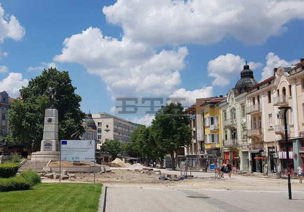 В Плевен ежедневно оросяват района на ремонтите в центъра за намаляване на запрашеността на въздуха В Плевен ежедневно оросяват района на ремонтите в центъра за намаляване на запрашеността на въздуха