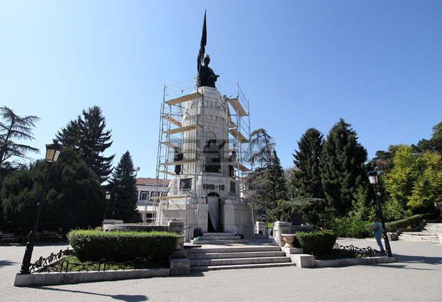 Паметникът "Майка България" във Велико Търново ще бъде реставриран и ремонтиран Паметникът "Майка България" във Велико Търново ще бъде реставриран и ремонтиран