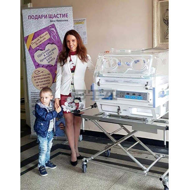 Българска писателка дарява апаратура за недоносени бебета на кюстендилската болница Българска писателка дарява апаратура за недоносени бебета на кюстендилската болница