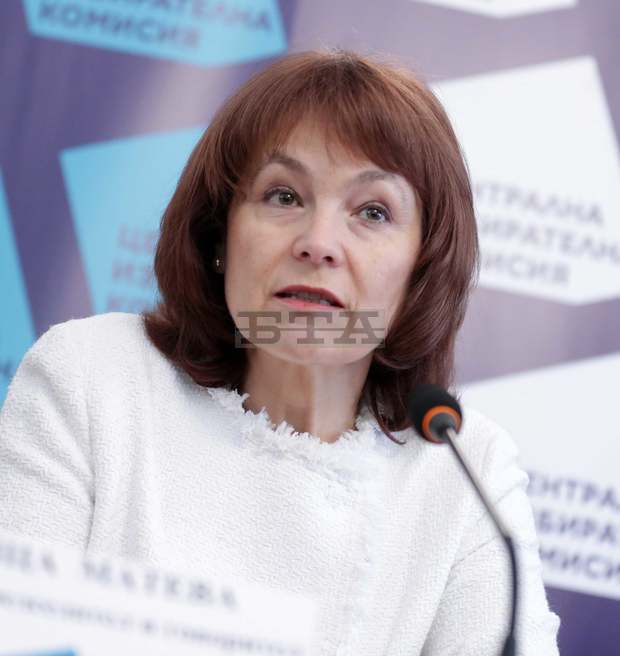 Към настоящия момент в 56 секции с машини от общо 10 516 е прекратен машинният вот и е преминато на гласуване с хартиени бюлетини