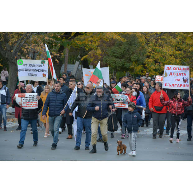 Стотици протестираха в Русе срещу ковид мерките