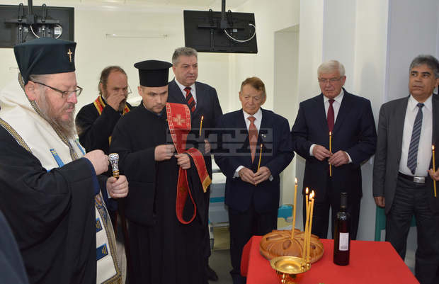 Министър Кирил Ананиев и бизнесменът и дарител Игнат Канев откриха ново отделение по хемодиализа в болница в Русе Министър Кирил Ананиев и бизнесменът и дарител Игнат Канев откриха ново отделение по хемодиализа в болница в Русе