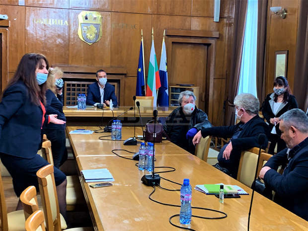 Четирсет и два акта е съставила полицията в Бургас за нарушаване на правилата от последната заповед на здравния министър Четирсет и два акта е съставила полицията в Бургас за нарушаване на правилата от последната заповед на здравния министър