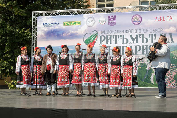 Национален фолклорен събор "Ритъмът на България" събира в Ловеч формации от цялата страна