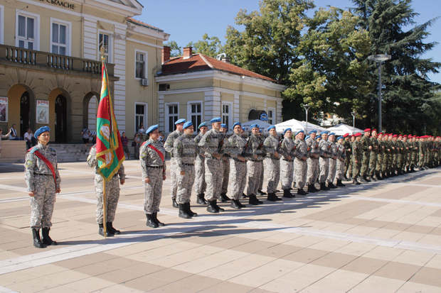 Граждани и военни отбелязаха в Ямбол 135-та годишнина от Съединението