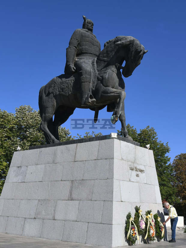 С венци и цветя в Исперих почетоха героите на Съединението