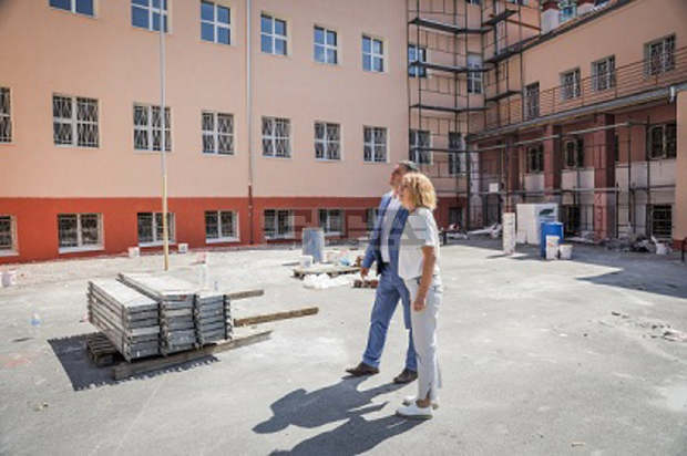 Продължава санирането на сградата на 14-то СУ "Проф. д-р Асен Златаров" в "Банишора"