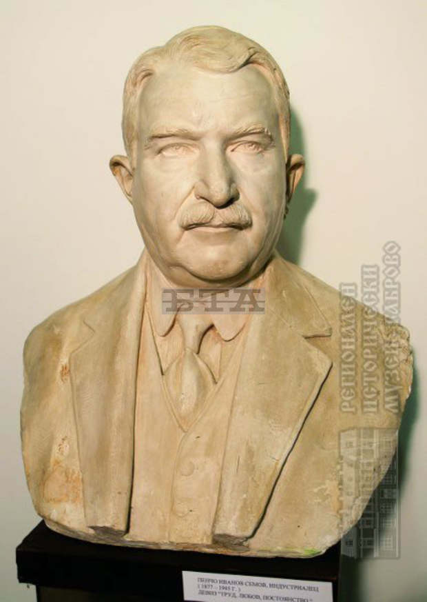 Бюст на индустриалеца Пенчо  Семов показва Регионалният исторически музей в Габрово