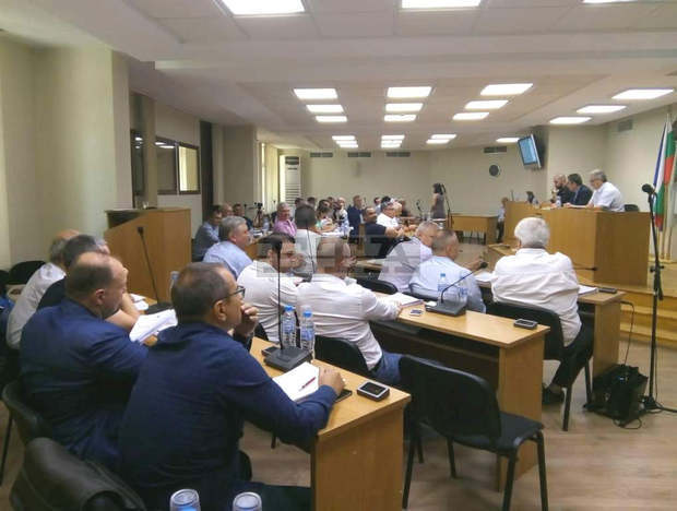 Общинският съвет в Плевен днес отпусна допълнителни 30 хиляди лева за футболния клуб "Спартак" Общинският съвет в Плевен днес отпусна допълнителни 30 хиляди лева за футболния клуб "Спартак"