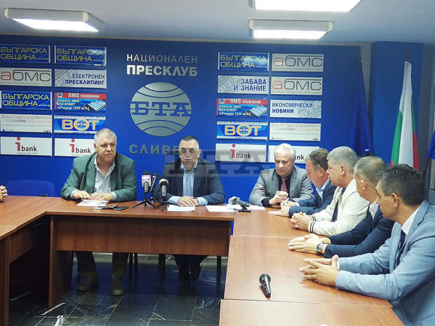 Четири партии и коалиции в Сливен подписаха споразумение за честна и почтена изборна кампания Четири партии и коалиции в Сливен подписаха споразумение за честна и почтена изборна кампания