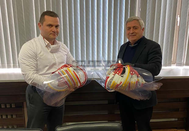 Русенският университет дари нови над 160 предпазни медицински шлема Русенският университет дари нови над 160 предпазни медицински шлема