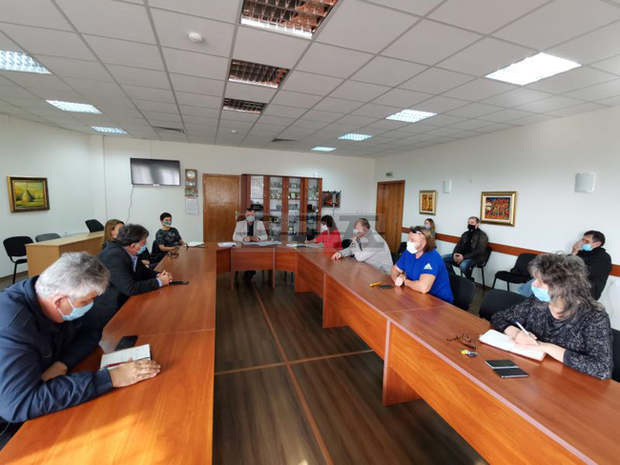 Заведенията в Павликени ще работят до 22.00 часа, въпреки възраженията и жалбите, постъпили от техни собственици