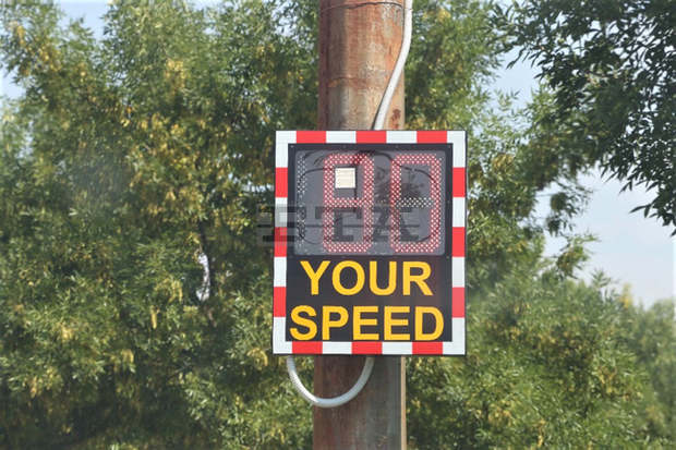 Община Видин постави нови светещи устройства на входовете на града, които информират водачите  за скоростта на автомобилите