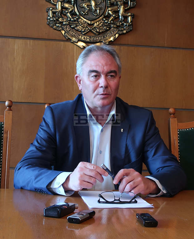 Десет фирми кандидатстват за реализиране на екопроект в Плевен за електробуси на стойност 18 млн.лв. Десет фирми кандидатстват за реализиране на екопроект в Плевен за електробуси на стойност 18 млн.лв.