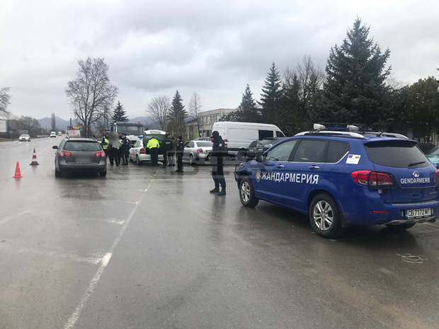 Тринадесет лица са задържани при полицейска операция на територията на Гоце Делчев, Хаджидимово и Гърмен Тринадесет лица са задържани при полицейска операция на територията на Гоце Делчев, Хаджидимово и Гърмен
