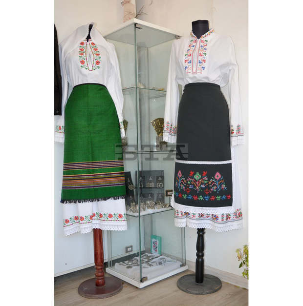 В галерия "Седем" в Сливен е подредена изложба с носии от Сливенския край