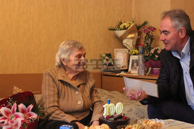 Кметът на Плевен е поздравил столетница от града