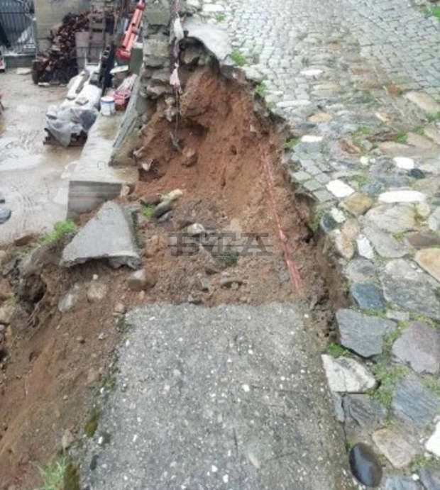 В Асеновград започва укрепване и възстановяване на свлечената част от ул. "Странджа"