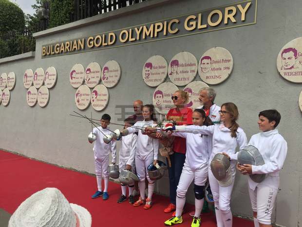 Десетки манастири и църкви, барелефи на национални герои и спортисти привличат туристи в Свети Влас