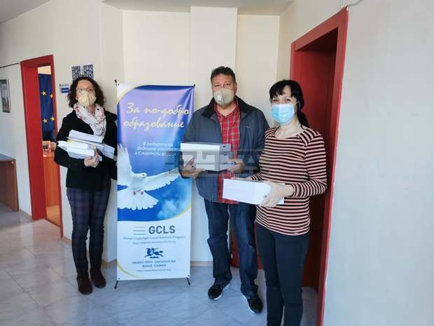 Сливенски училища получиха като дарение таблети