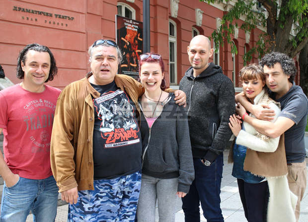 Артистите на Плевен за първи път ще се представят с шоу спектакъл на централния площад "Възраждане" Артистите на Плевен за първи път ще се представят с шоу спектакъл на централния площад "Възраждане"