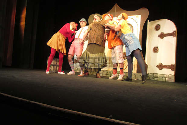 Премиера на спектакъла "Патиланско царство" по Ран Босилек представя тази вечер Драматично-кукленият  театър в Силистра