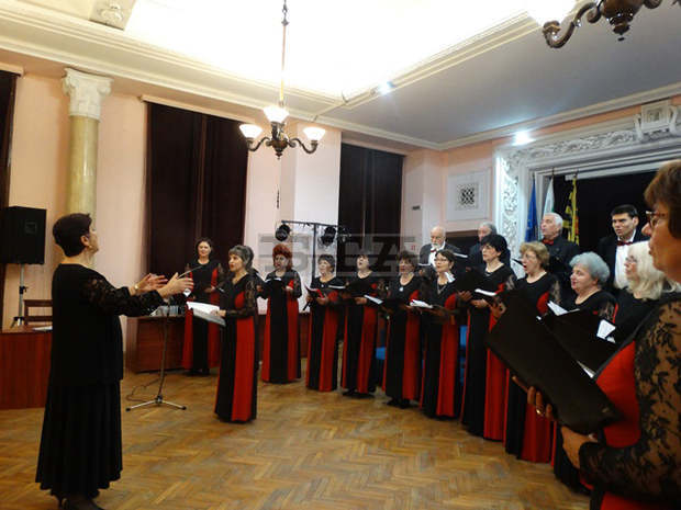 Пернишки камерен хор ще пее утре в църква в Босилеград Пернишки камерен хор ще пее утре в църква в Босилеград