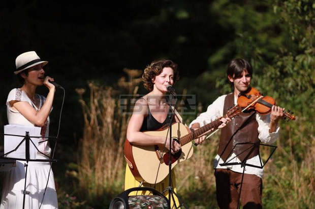 Триото "Чай на покрива" ще изнесе безплатен концерт в Разград