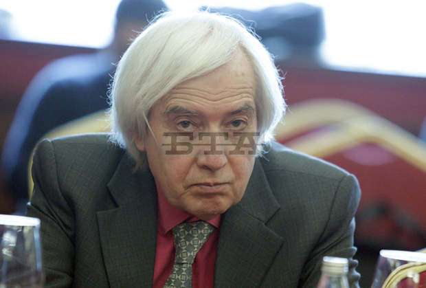 Теодосий Теодосиев, дал път на много таланти във физиката, ще произнесе празничното слово за 24 май в Добрич Теодосий Теодосиев, дал път на много таланти във физиката, ще произнесе празничното слово за 24 май в Добрич