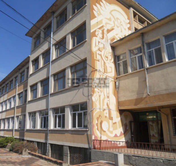 Плевен отбелязва 130-годишнината на Професионалната гимназия по лозарство и винарство Плевен отбелязва 130-годишнината на Професионалната гимназия по лозарство и винарство