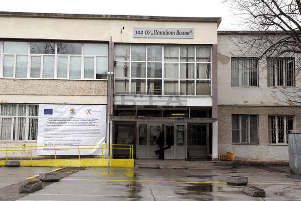 От Регионалното управление на образованието в София препоръчват на директорите на училищата да затворят училищните дворове и да не се допускат в тях граждани От Регионалното управление на образованието в София препоръчват на директорите на училищата да затворят училищните дворове и да не се допускат в тях граждани