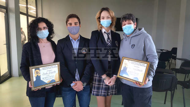 Ученици избраха учители на годината в хасковската Езикова гимназия "Проф. д-р Асен Златаров"