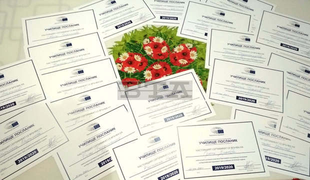 Ученици от Езиковата гимназия в Плевен са отличени от Бюрото на Европейския парламентв България