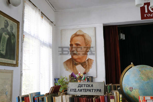 В Деня на будителите читалище "Петко Р. Славейков" в старинния квартал "Варуша" във Велико Търново чества 100 години